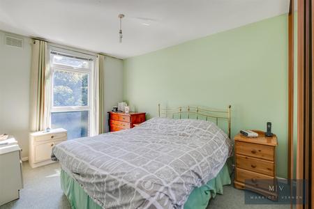 4 bedroom End of terrace house for sale in Caroline Close, Croydon