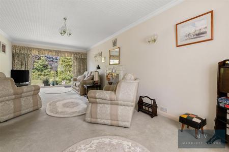2 bedroom Detached bungalow for sale in Devonshire Way, Croydon