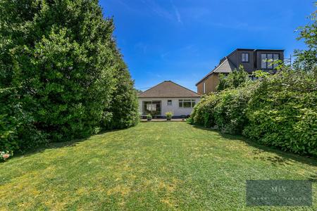2 bedroom Detached bungalow for sale in Devonshire Way, Croydon