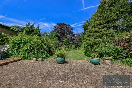 2 bedroom Detached bungalow for sale in Devonshire Way, Croydon