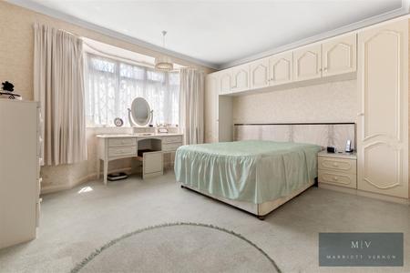 2 bedroom Detached bungalow for sale in Devonshire Way, Croydon