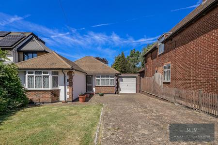 2 bedroom Detached bungalow for sale in Devonshire Way, Croydon