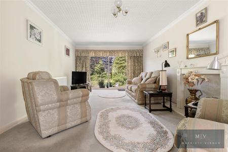 2 bedroom Detached bungalow for sale in Devonshire Way, Croydon