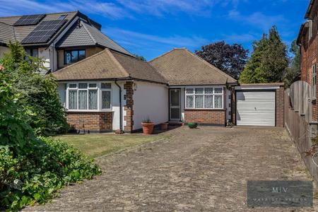 2 bedroom Detached bungalow for sale in Devonshire Way, Croydon