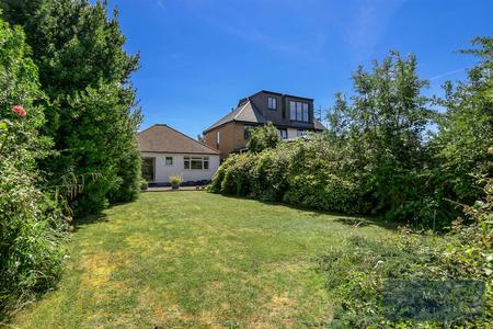 2 bedroom Detached bungalow for sale in Devonshire Way, Croydon