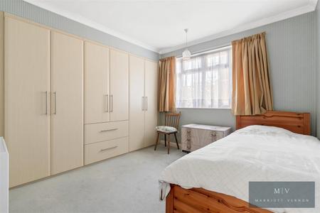 2 bedroom Detached bungalow for sale in Devonshire Way, Croydon