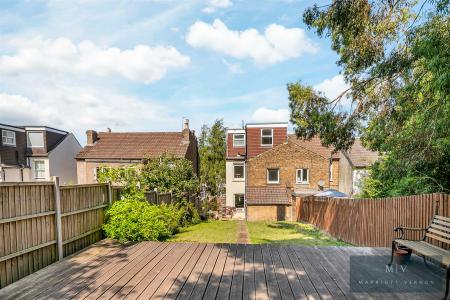 4 bedroom Semi-detached house for sale in Chelsham Road, South Croydon