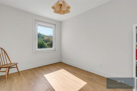 4 bedroom Semi-detached house for sale in Chelsham Road, South Croydon
