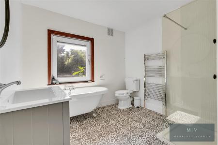 4 bedroom Semi-detached house for sale in Chelsham Road, South Croydon