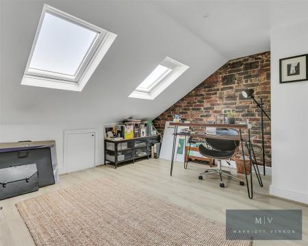 4 bedroom Semi-detached house for sale in Chelsham Road, South Croydon