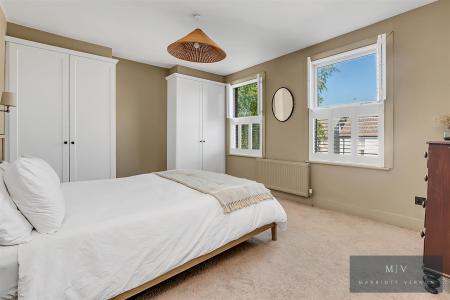 4 bedroom Semi-detached house for sale in Chelsham Road, South Croydon