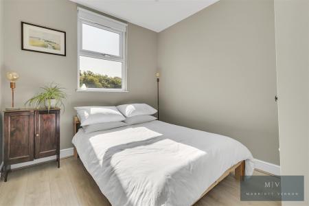 4 bedroom Semi-detached house for sale in Chelsham Road, South Croydon