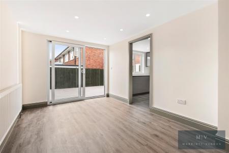 4 bedroom Semi-detached house for sale in Croydon Road, Beddington