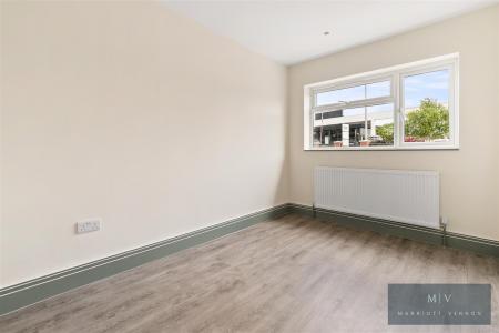 4 bedroom Semi-detached house for sale in Croydon Road, Beddington