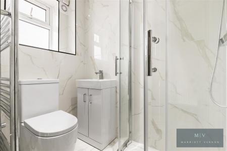 4 bedroom Semi-detached house for sale in Croydon Road, Beddington