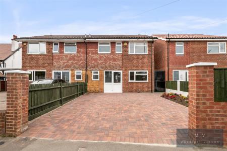 4 bedroom Semi-detached house for sale in Croydon Road, Beddington
