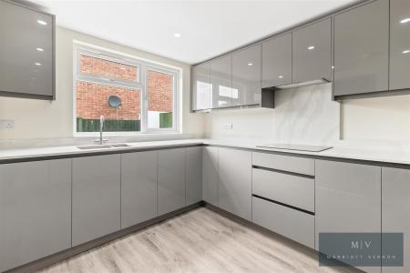 4 bedroom Semi-detached house for sale in Croydon Road, Beddington