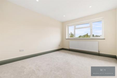 4 bedroom Semi-detached house for sale in Croydon Road, Beddington