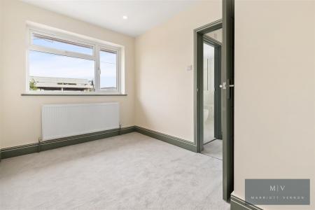 4 bedroom Semi-detached house for sale in Croydon Road, Beddington
