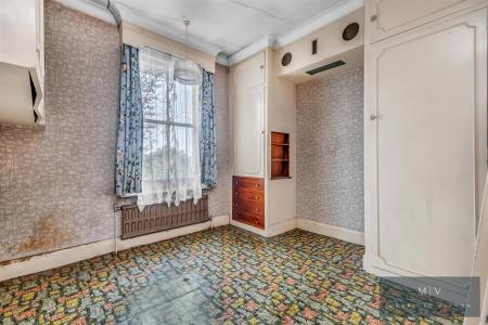 5 bedroom Detached house for sale in Warrington Road, Croydon
