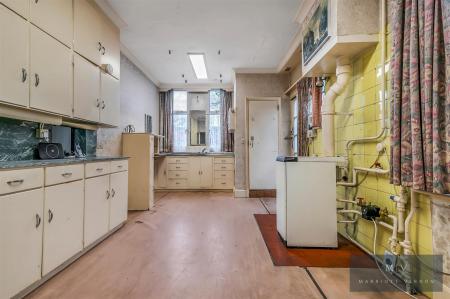 5 bedroom Detached house for sale in Warrington Road, Croydon
