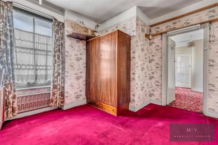 5 bedroom Detached house for sale in Warrington Road, Croydon