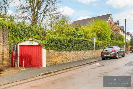 5 bedroom Detached house for sale in Warrington Road, Croydon