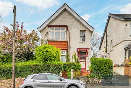 5 bedroom Detached house for sale in Warrington Road, Croydon