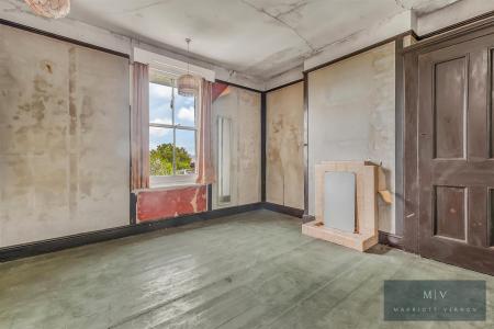 5 bedroom Detached house for sale in Warrington Road, Croydon