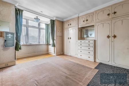 5 bedroom Detached house for sale in Warrington Road, Croydon