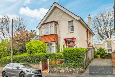 5 bedroom Detached house for sale in Warrington Road, Croydon