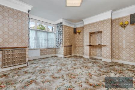 5 bedroom Detached house for sale in Warrington Road, Croydon