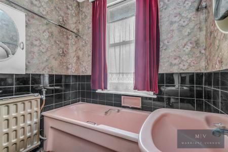5 bedroom Detached house for sale in Warrington Road, Croydon
