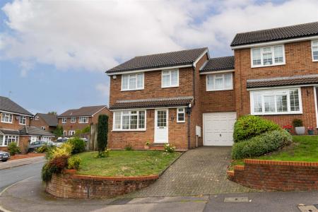 4 bedroom End of terrace house for sale in Copperfield Close, South Croydon
