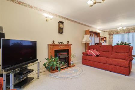 4 bedroom End of terrace house for sale in Copperfield Close, South Croydon