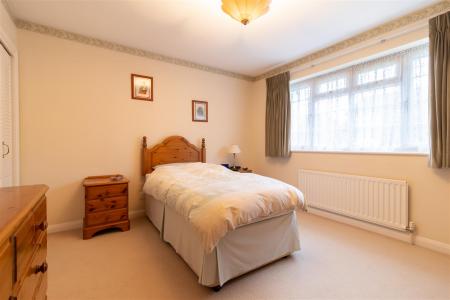 4 bedroom End of terrace house for sale in Copperfield Close, South Croydon