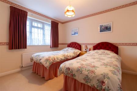4 bedroom End of terrace house for sale in Copperfield Close, South Croydon