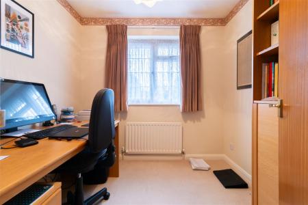 4 bedroom End of terrace house for sale in Copperfield Close, South Croydon