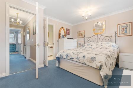 5 bedroom Town house for sale in Normanton Road, South Croydon