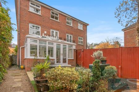 5 bedroom Town house for sale in Normanton Road, South Croydon