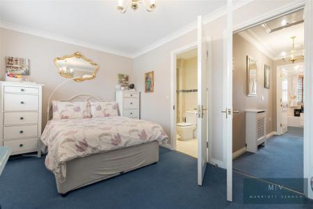 5 bedroom Town house for sale in Normanton Road, South Croydon
