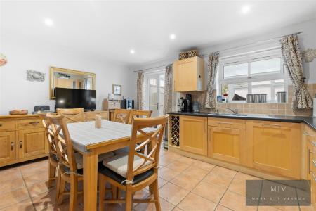 5 bedroom Town house for sale in Normanton Road, South Croydon