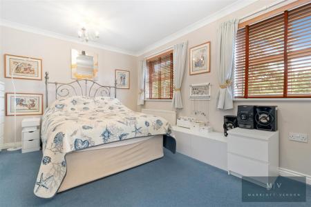 5 bedroom Town house for sale in Normanton Road, South Croydon