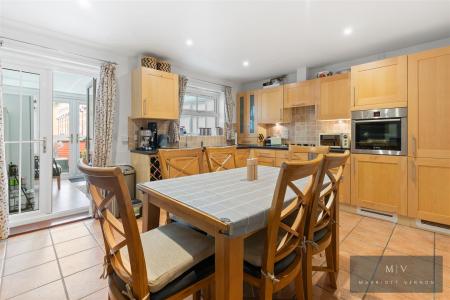 5 bedroom Town house for sale in Normanton Road, South Croydon