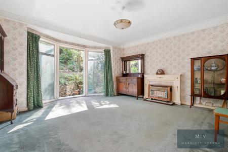 4 bedroom Detached house for sale in Mitchley Avenue, Purley