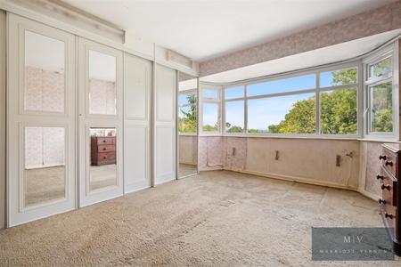 4 bedroom Detached house for sale in Mitchley Avenue, Purley