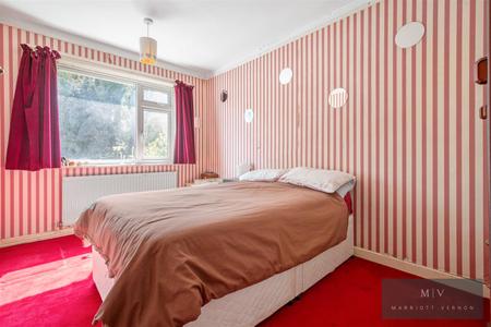 4 bedroom Detached house for sale in Mitchley Avenue, Purley