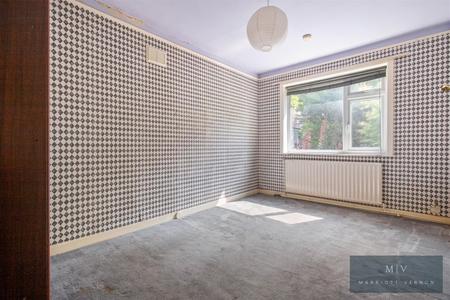 4 bedroom Detached house for sale in Mitchley Avenue, Purley