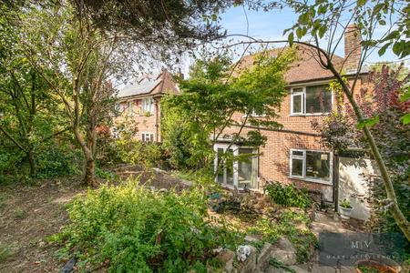 4 bedroom Detached house for sale in Mitchley Avenue, Purley