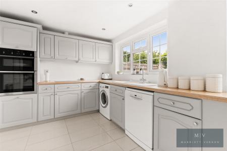 3 bedroom Detached house for sale in Purley Downs Road, South Croydon